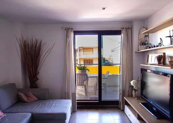 Apartamento A 50 Metros De La Playa, Luminoso Y Acogedor
